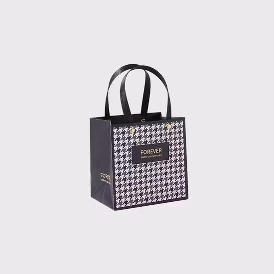 Wholesale Luxury Black Shoes Clothes Packing Paper Bags Printed Custom Logo Clothing Shopping Gift Jewelry Packaging Paper Bag