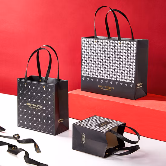 Wholesale Luxury Black Shoes Clothes Packing Paper Bags Printed Custom Logo Clothing Shopping Gift Jewelry Packaging Paper Bag